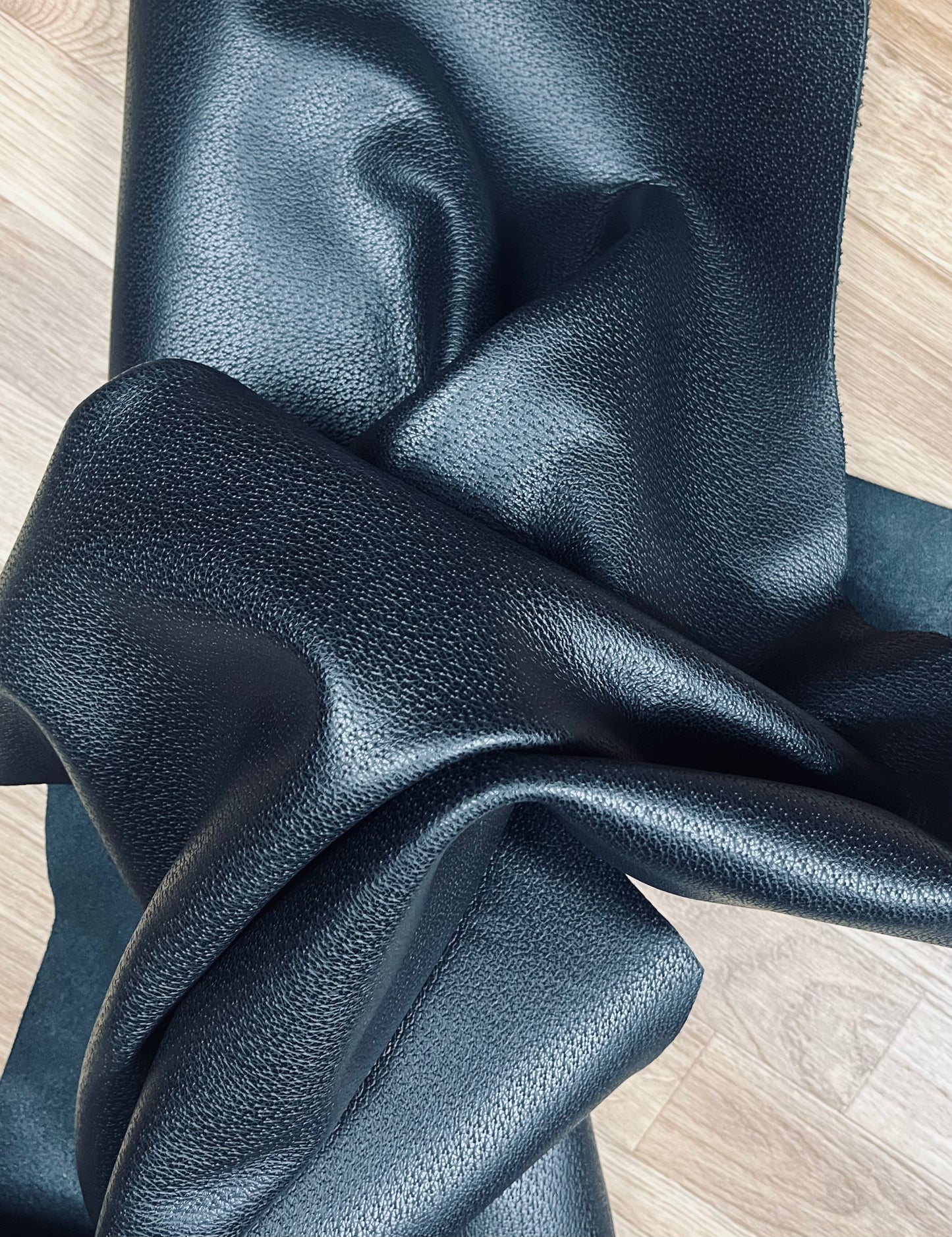 Black Pebbled Sides  (5oz)